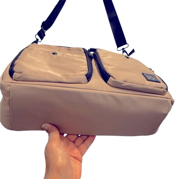 THE CARGO CATCHALL TOTE CAMEL with Black Accents in new conditions, screen pad - Picture 8 of 14